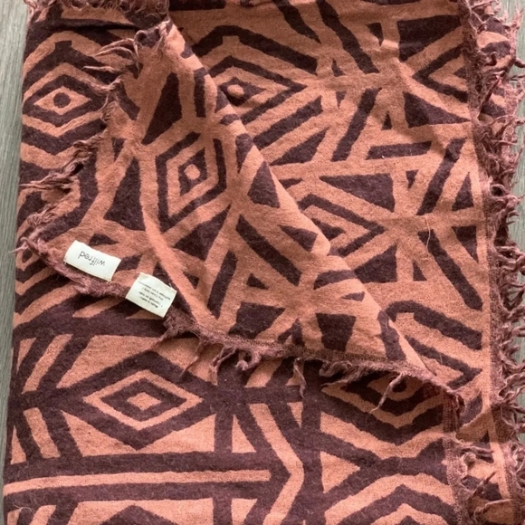 Aritzia Wilfred Diamond Mosaic Blanket Scarf - Picture 2 of 3